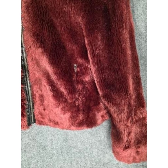 EXPRESS Burgundy Faux Fur Jacket Womens Size Small Zip Front Cropped Casualwear - Picture 9 of 10